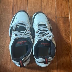 NIKE AIR MONARCHS IV